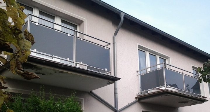 Edelstahl Balkongeländer mit Glasfüllung