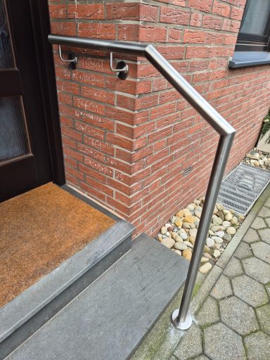 Edelstahlhandlauf für den Hauseingang