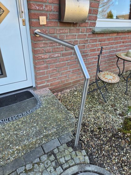 Edelstahlhandlauf für den Eingangsbereich